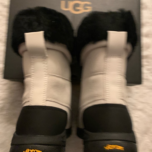 Ugg Butte Boots - Picture 9 of 11
